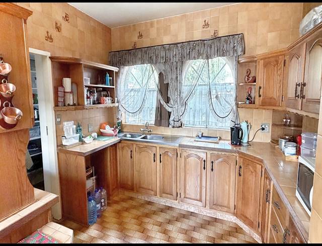 5 BEDROOM HOUSE FOR SALE IN THE HILL